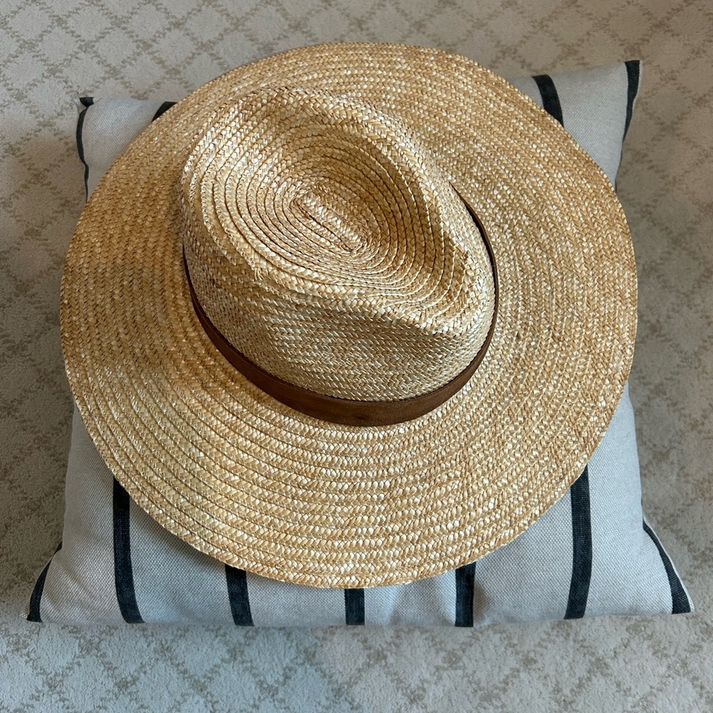 GIGI PIP Isla Straw Hat 
Large Brim 
Brown Suede Band 
Adjustable
